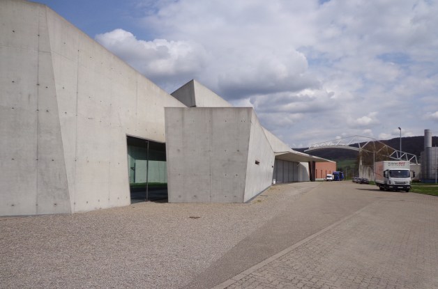 ZAHA HADID - ESTACION BOMBEROS VITRA 01