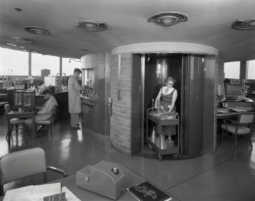 53a25cfdc07a80fed50001fa_ad-classics-sc-johnson-wax-research-tower-frank-lloyd-wright_research_tower_interiors_01