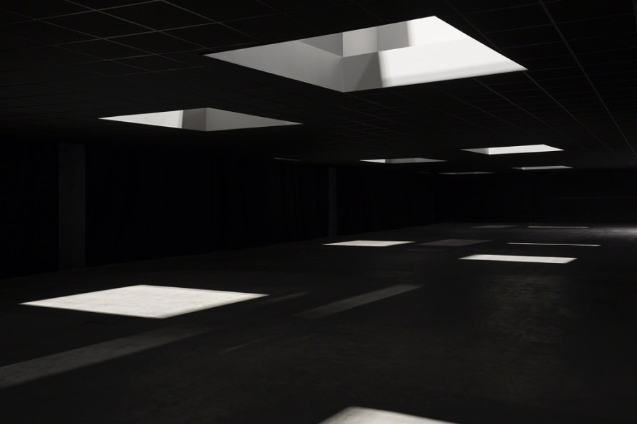 Juan-Muñoz-Double-Bind-2001-Courtesy-Fondazione-HangarBicocca-Milan-The-Estate-of-Juan-Muñoz-Madrid-photo-Attilio-Maranzano-1