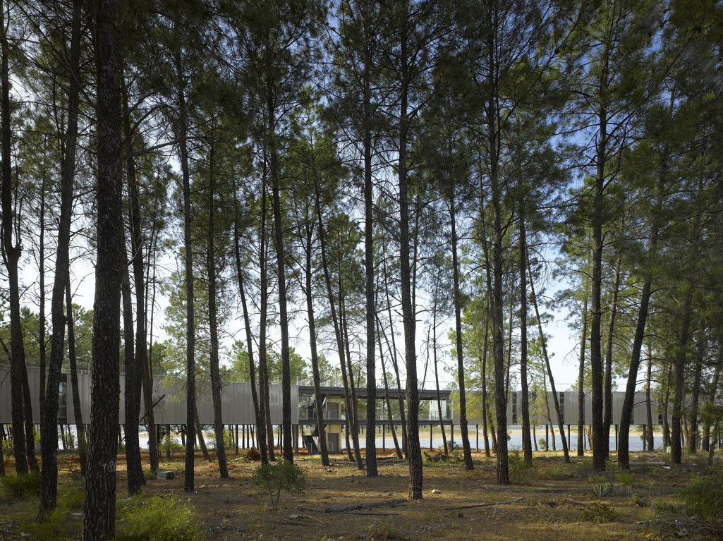 RH1835, Projekt: Sport- und Forschungszentrum, Architekt: Sanchez Garcia, Ort: Guijo de Granadilla / E<br /><br />
Digital 95MB<br /><br />
[©(c)Roland Halbe; Veroeffentlichung nur gegen Honorar, Urhebervermerk und Beleg / Copyrightpermission required for reproduction, Photocredit: Roland Halbe]